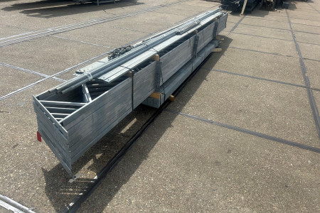 12.80 x 12.00m (154m²)