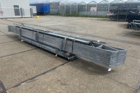 12.80 x 12.00m (154m²)
