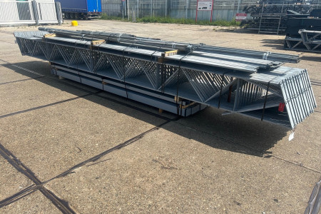 12.80 x 36.00m (461m²)