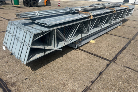 12.80 x 36.00m (461m²)