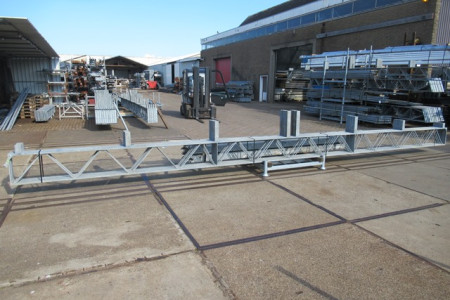 9.60 x 16.00m (154m²)