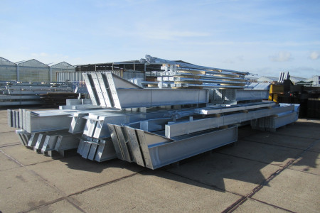 30.00 x 60.00m (1800m²) verzinkt